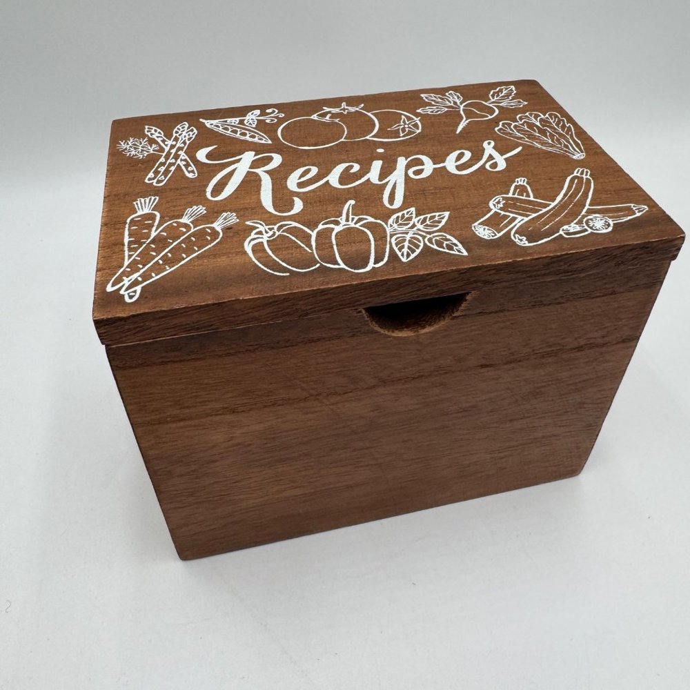 New Eccolo Wooden Recipe Box with 50 Lined Cards, 6 Dividers 7” X 4.5” X 5.5”